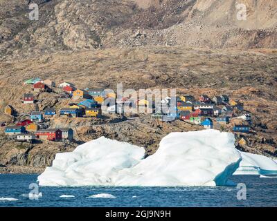 Die Stadt Uummannaq, nordwestlich von Grönland, liegt auf einer Insel im Uummannaq Fjordsystem. Stockfoto
