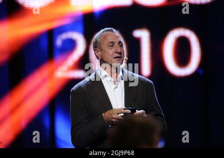 MALMO 2010-11-15 die niederländische Fußballlegende Johan Cruyff wird während eines Besuchs der schwedischen Fußballgala in der Malmo Arena am 15. November 2010 gesehen. Johan Cruyff ist 68 Jahre alt gestorben Foto: Andreas Hillergren / SCANPIX / Kod 10600 Stockfoto