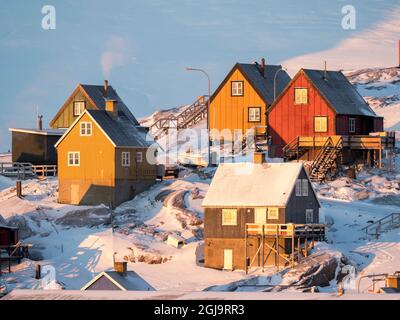 Stadt Uummannaq im Winter im Norden Grönlands, Dänemark. Stockfoto