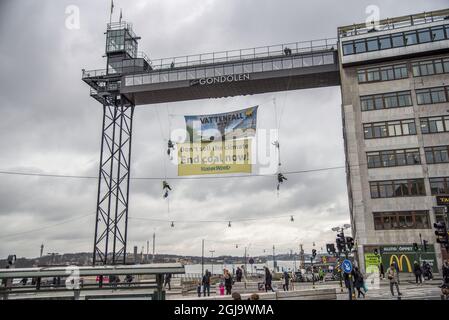 STOCKHOLM 2016-04-27 in Stockholm, Schweden, am 27. April 2016 protestieren deutsche Aktivisten gegen die Kohlebergwerke des schwedischen Unternehmens VattenfallÃ‚Â´s Deutschland. Foto: Marko Saaavala / TT / kod 10510 Umweltverschmutzung, Umwelt, Protest, Demonstration, Demonstranten, Industrie, Politik, Wirtschaft Stockfoto