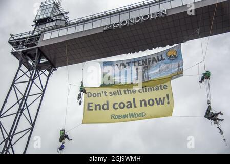 STOCKHOLM 2016-04-27 in Stockholm, Schweden, am 27. April 2016 protestieren deutsche Aktivisten gegen die Kohlebergwerke des schwedischen Unternehmens VattenfallÃ‚Â´s Deutschland. Foto: Marko Saaavala / TT / kod 10510 Umweltverschmutzung, Umwelt, Protest, Demonstration, Demonstranten, Industrie, Politik, Wirtschaft Stockfoto