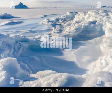 Ufer der gefrorenen Disko Bay im Winter, Westgrönland, Dänemark Stockfoto