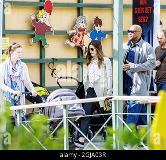 STOCKHOLM 2016-05-12 Jessica Biel wird gesehen, wie sie und Justin TimberlakeÃ¢Â € Â™Kind in die Astrad Lindgren Welt (Junibacken) in Stockholm, Schweden, 12. Mai 2016, mitgenommen wird. Justin Timberlake war in Stockholm, um beim Finale des Eurovision Song Contest aufzutreten Foto Alex Ljungdal / EXP / TT Code 7000 *EXKLUSIV* Stockfoto