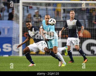 Der Schwede Isaac Kiese Thelin, links, spielt mit dem Slowenen Aljaz Struna während des Freundschaftsspiels zwischen Schweden und Slowenien im Schwedbank Stadion in Malmö, Schweden, am 30. Mai 2016. Foto: Anders Wiklund / TT / Code 10040 Stockfoto