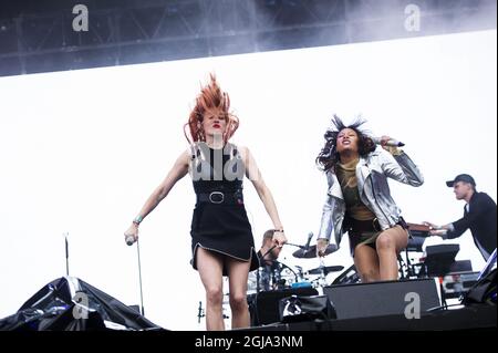 NORRKOPING 2016-07-02 Icona Pop, Caroline Hjelt och Aino Jawo auf der Bühne des Bravalla Festivals in Norrkoping, Schweden, 02. Juli 2016. Foto: Izabelle Nordfjell / TT Code 11460 Stockfoto