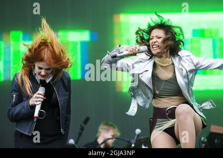 NORRKOPING 2016-07-02 Icona Pop, Caroline Hjelt och Aino Jawo auf der Bühne des Bravalla Festivals in Norrkoping, Schweden, 02. Juli 2016. Foto: Izabelle Nordfjell / TT Code 11460 Stockfoto