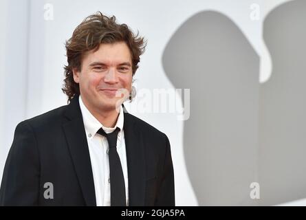 Venedig, Italien. September 2021. VENEDIG, ITALIEN - 08. SEPTEMBER Emile Hirsch besucht den roten Teppich des Films "Freaks Out" während der 78. Internationalen Filmfestspiele von Venedig am 08. September 2021 in Venedig, Italien. Kredit: dpa/Alamy Live Nachrichten Stockfoto