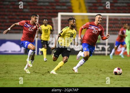 SAN JOSE, Costa Rica: Ronald Matarrita aus Costa Rica (L), Lamar Walker aus Jamaika (C) und David Guzman aus Costa Rica (R) während des Unentschieden-Spiels 1-1 Stockfoto