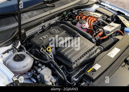 STOCKHOLM 2016-02-26 Volkswagen Passat GTE, Plug-in Hybrid, Auto, Fahrzeug, Kommunikation, Verkehr, Verkehrswege, Motor Foto: Anders Wiklund / TT kod 10040 Strom, Umwelt Stockfoto