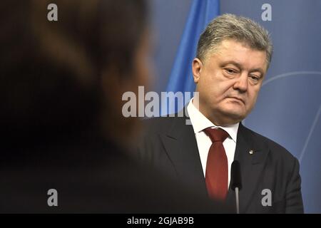 STOCKHOLM 2016-11-14 der ukrainische Präsident Petro Poroschenko bei einer Pressekonferenz am 14. November 2016 im schwedischen Regierungsgebäude Rosenbad in Stockholm. Foto: Claudio Bresciani / TT / Kod 10090 ** SCHWEDEN AUS ** Stockfoto