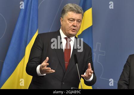 STOCKHOLM 2016-11-14 der ukrainische Präsident Petro Poroschenko bei einer Pressekonferenz am 14. November 2016 im schwedischen Regierungsgebäude Rosenbad in Stockholm. Foto: Claudio Bresciani / TT / Kod 10090 ** SCHWEDEN AUS ** Stockfoto