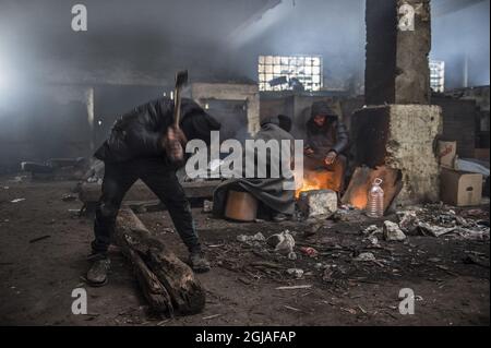 BELGRAD 2017-01-11 Flüchtlinge aus hauptsächlich Afghanistan und Pakistan in einem Flüchtlingslager in Belgrad, Serbien, 11. Januar 2017 Foto: Lars Pehrson / SVD / TT / Kod: 30152 ** OUT SWEDEN Stockfoto