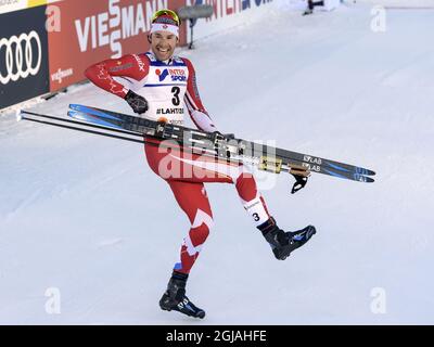 LAHTIS 2017-03-05 der Kanadier Alex Harvey feiert am 5. März 2017 den Gewinn des 50 km-Freistil-Massenstartwettbewerbs der Herren bei den FIS Nordischen Ski-Weltmeisterschaften in Lahti, Finnland. Foto anders Wiklund / TT / kod 10040 Stockfoto