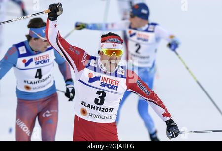 LAHTIS 2017-03-05 der Kanadier Alex Harvey feiert am 5. März 2017 den Gewinn des 50 km-Freistil-Massenstartwettbewerbs der Herren bei den FIS Nordischen Ski-Weltmeisterschaften in Lahti, Finnland. Foto anders Wiklund / TT / kod 10040 Stockfoto