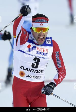 LAHTIS 2017-03-05 der Kanadier Alex Harvey feiert am 5. März 2017 den Gewinn des 50 km-Freistil-Massenstartwettbewerbs der Herren bei den FIS Nordischen Ski-Weltmeisterschaften in Lahti, Finnland. Foto anders Wiklund / TT / kod 10040 Stockfoto