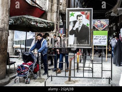 DAMASKUS der Souken Bazar in Damaskus, Syrien, syrische Flagge, Bilder Syrischer Präsident Bashar al-Assad Foto: Lars Pehrson / SVD / TT / Kod: 30152 Stockfoto