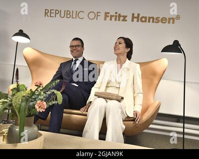 STOCKHOLM 2017-05-29 Kronprinzessin Mary von Dänemark und Prinz Daniel von Schweden, sind während des Besuchs in der Design Lounge zu sehen, Möbeldesigner in Stockholm Foto: Claudio Bresciani / TT / Kod 10090 danishinsweden2017 Stockfoto