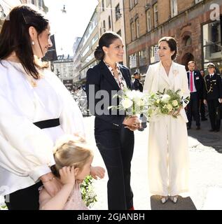 STOCKHOLM 2017-05-29 Kronprinzessin Mary von Dänemark und Kronprinzessin Victoria von Schweden werden während ihres Besuchs in der dänischen Schmuckboutique Olen Lynggaard in Stockholm, Schweden, gesehen.das dänische Kronprinzenpaar ist zu einem offiziellen Besuch in Schweden. Foto: Maja Suslin / TT / kod 10300 danishinsweden2017 Stockfoto