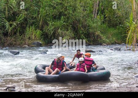 Ecuador, Mindo. Rafting auf dem Cinto River, Mindo-Nebelwald Stockfoto