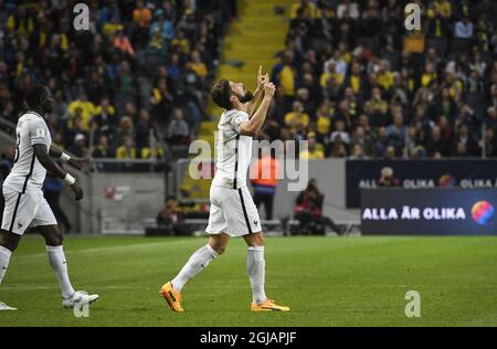 Der französische Olivier Giroud (R) feiert das Tor zum Eröffnungstreffer während des FIFA World Cup 2018 Gruppe-A-Qualifikationsspiels zwischen Schweden und Frankreich am 9. Juni 2017 in der Friends Arena in Solna, Stockholm. Foto Janerik Henriksson / TT / kod 10010 Stockfoto