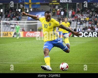 KIELCE 20160616 der Schwede Carlos Strandberg schießt während der Gruppe In der Kolporter Arena ni Kielce Ein Fußballspiel der UEFA-U21-Europameisterschaft Schweden gegen England. Foto: Jonas Ekstromer / TT / Code 10030 Stockfoto