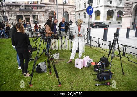 Journalisten und Pressefotografen warten am 26. Juli 2017 vor Rosenbad, dem schwedischen Regierungssitz, in Stockholm, Schweden, Wo Minister nach der opposition zusammenkommen, um Misstrauen gegen drei Kabinettsminister zu fordern. Die drei Minister werden für den schlechten Umgang mit einem Leck vertraulicher Informationen verantwortlich gemacht, nachdem die schwedische Verkehrsagentur eine IT-Outsourcing-Vereinbarung getroffen hatte. Foto: Erik Simander / TT / Code 11720 Stockfoto