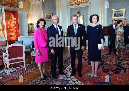 STOCKHOLM 20170824 Königin Silvia, König Carl Gustaf begrüßte den finnischen Präsidenten Sauli Niinisto und seine Frau Haukio zu einem Mittagessen im Königspalast in Stockholm, anlässlich des 100-jährigen Jubiläums der Republik Finnland Foto: Henrik Montgomery / TT / kod 10060 Stockfoto