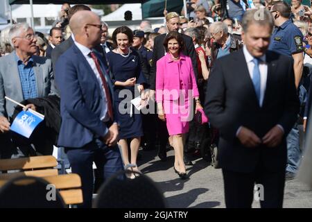 STOCKHOLM 20170824 Königin Silvia und Frau des finnischen Präsidenten Sauli Niinisto, Haukio Niinisto, werden bei den Feierlichkeiten zum 100-jährigen Bestehen der Republik Finnland im Zentrum von Stockholm gesehen Foto: Henrik Montgomery / TT / kod 10060 Stockfoto