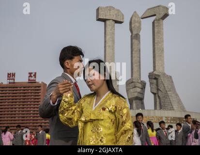 PJÖNGJANG 2017-04-09 Eine Tanzausstellung auf dem Platz des Denkmals zur Gründung der nordkoreanischen Arbeiterpartei in Pjöngjang. Foto: Roger Turesson / DN / TT/ Kod: 3518 Tourismus, Land, Land, Reise, Geographie Stockfoto