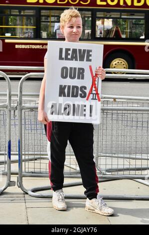 London, Großbritannien. Ein Anti-Vaxxer protestiert in der Woche vor dem Parlamentsgebäude, dass Kinder zur Schule zurückgekehrt sind und Eltern vor dem Dilemma stehen, ob sie ihre Räumung zulassen sollten. Parliament Square, Westminster. Kredit: michael melia/Alamy Live Nachrichten Stockfoto