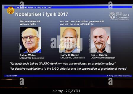STOCKHOLM 20171003 Tthe Royal Swedish Academy of Sciences, gibt am 3. Oktober 2017 die Nobelpreisträger für Physik von links, Rainer Weiss, Barry C. Barrish och Kip S. Thorne, 2017 an der Königlich Schwedischen Akademie der Wissenschaften in Stockholm bekannt. Foto Jessica Gow / TT kod 10070 Stockfoto
