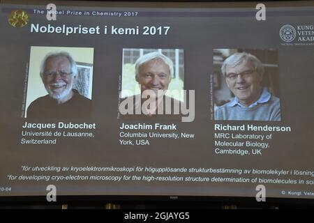 Die Royal Swedish Academy of Sciences hat beschlossen, Jacques Dubochet, Universität Lausanne, Schweiz, Joachim Frank, Columbia University, den Nobelpreis für Chemie 2017 zu verleihen. New York, USA, und Richard Henderson, MRC Laboratory of Molecular Biology, Cambridge, Großbritannien, die während einer Pressekonferenz an der Royal Academy of Sciences in Stockholm am 4. Oktober 2017 angekündigt wurde. Foto: Claudio Bresciani / TT kod 10090 Stockfoto