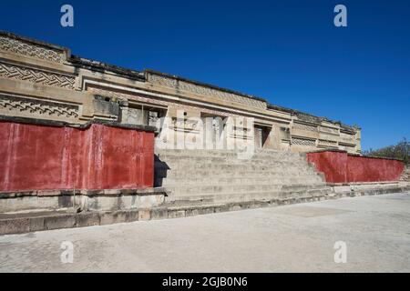 Mexiko, San Pablo Villa de Mitla. Mitla ist die wichtigste archäologische Stätte der Zapotec-Kultur, die sich durch ihr kompliziertes Mosaik-Laubsägewerk und ihre geografische Lage auszeichnen Stockfoto