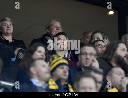 STOCKHOLM 2017-11-10 Schwedens Kronprinzessin Victoria und Prinz Daniel während der FIFA Fußball-Weltmeisterschaft 2018 im europäischen Qualifikationsspiel Schweden gegen Italien in der Friends Arena in Stockholm, Schweden, am Freitag, den 10. November 2017. Foto: Pontus Lundahl / TT / code10050 Stockfoto