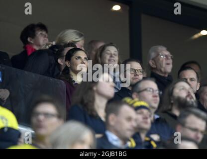 STOCKHOLM 2017-11-10 Schwedens Kronprinzessin Victoria und Prinz Daniel während der FIFA Fußball-Weltmeisterschaft 2018 im europäischen Qualifikationsspiel Schweden gegen Italien in der Friends Arena in Stockholm, Schweden, am Freitag, den 10. November 2017. Foto: Pontus Lundahl / TT / code10050 Stockfoto