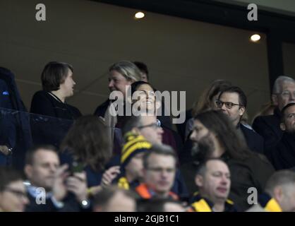 STOCKHOLM 2017-11-10 Schwedens Kronprinzessin Victoria und Prinz Daniel während der FIFA Fußball-Weltmeisterschaft 2018 im europäischen Qualifikationsspiel Schweden gegen Italien in der Friends Arena in Stockholm, Schweden, am Freitag, den 10. November 2017. Foto: Pontus Lundahl / TT / code10050 Stockfoto