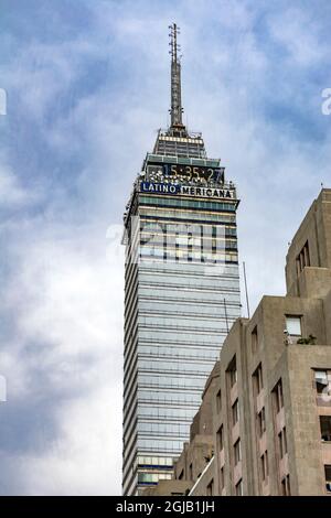 Torre Latinoamericana Gebäude, Mexiko-Stadt, Mexiko. Erbaut im Jahr 1956 war der größte Wolkenkratzer in ganz Lateinamerika. Stockfoto