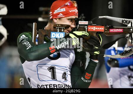 Arnd Peiffer aus Deutschland in Aktion auf dem Schießstand während der gemischten 2 x 6 km+2 x 7,5 km während der IBU Biathlon Weltcup-Premiere in Ostersund, Schweden, am 26. November 2017. Foto: Robert Henriksson / TT / Code 11393 Stockfoto