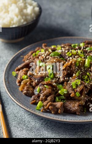 Hausgemachtes koreanisches Rindfleisch Bulgogi BBQ mit Sesamsamen Stockfoto
