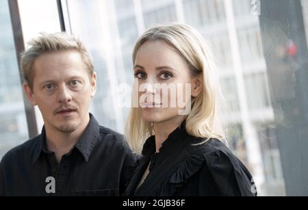 KOPENHAGEN 2017-12-06 der dänische Schauspieler Thure Lindhardt und die schwedische Schauspielerin Sofia Helin werden während eines Pressetreffens vor dem Beginn der vierten Staffel der dänisch-schwedischen TV-Serie 'Bron 4' (die Brücke) in Kopenhagen gesehen. Dänemark am Mittwoch. Foto: Johan Nilsson / TT / Kod 50090 Stockfoto
