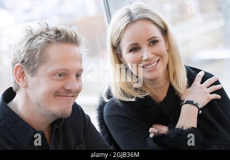 KOPENHAGEN 2017-12-06 der dänische Schauspieler Thure Lindhardt und die schwedische Schauspielerin Sofia Helin werden während eines Pressetreffens vor dem Beginn der vierten Staffel der dänisch-schwedischen TV-Serie 'Bron 4' (die Brücke) in Kopenhagen gesehen. Dänemark am Mittwoch. Foto: Johan Nilsson / TT / Kod 50090 Stockfoto