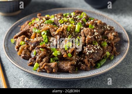 Hausgemachtes koreanisches Rindfleisch Bulgogi BBQ mit Sesamsamen Stockfoto