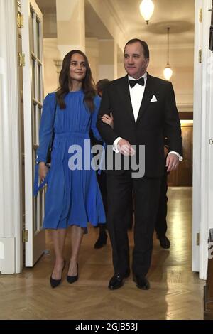 Stockholm 20180130 die schwedische Schauspielerin Alicia Vikander und Premierminister Stefan Lofven bei einem Abendessen in der Residenz des Botschafters in Stockholm, Schweden, am Dienstag. Der Herzog von Cambridge, Prinz William, und die Herzogin von Cambridge, Catherine, sind zu einem zweitägigen offiziellen Besuch in Schweden. Foto Claudio Bresciani / TT kod 10090 Stockfoto