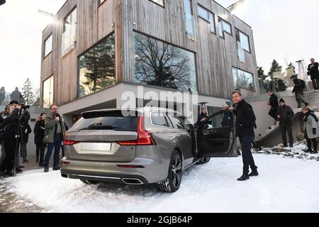 Hakan Samuelsson, CEO von Volvo Cars, zeigt auf einer Pressekonferenz vor Stockholm, Schweden, den 21. Februar 2018, den neuen V60-Kombi von Volvo. Foto Henrik Montgomery / TT kod 10050 Stockfoto