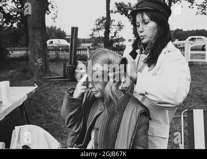 1969-03-25 Schauspielerin inger Nilsson als Pippi Langstrumpf bekommt ihre Perücke und Sommersprossen vor den Dreharbeiten zu einem Pippi-Film. Foto Bo Aje Mellin / SVT-Code 5600 Stockfoto