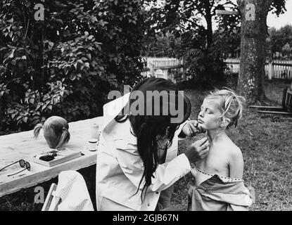 1969-03-25 Schauspielerin inger Nilsson als Pippi Langstrumpf bekommt ihre Perücke und Sommersprossen vor den Dreharbeiten zu einem Pippi-Film. Foto Bo Aje Mellin / SVT-Code 5600 Stockfoto