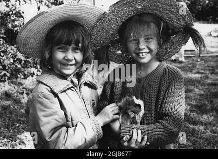 1969-03-25 Schauspielerin inger Nilsson als Pippi Langstrumpf (rechts) und Schauspielerin Maria Persson als Annika während der Dreharbeiten zu einem Pippi-Film. Foto Bo Aje Mellin / SVT-Code 5600 Stockfoto