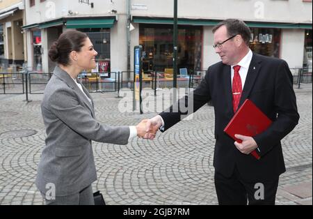 MALMO 20180323 Kronprinzessin Victoria wird bei der Ankunft im Form Design Center in MalmÃ¶ vom stadtrat Kent Andersson begrüßt. Foto: Andreas Hillergren / TT kod 1006 Stockfoto