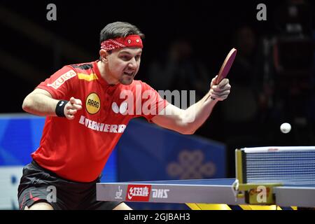 Timo Boll aus Deutschland in Aktion während des Spiels gegen Matias Karlsson aus Schweden während ihrer Gruppe Ein Spiel Schweden v.a. Deutschland bei der World Team Table Tennis Championships 2018 in der Halmstad Arena in Halmstad, Schweden 30. April 2018. Foto: Jonas Ekstromer / TT / kod 10030 Stockfoto