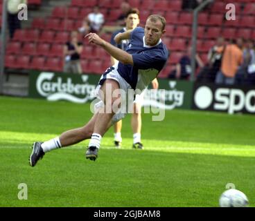 Der englische Alan Shearer bekommt während des Trainings Schießübungen Stockfoto